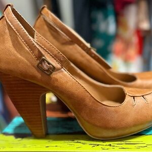 Zigi Soho Tan Mary Jane Heels with Classic Strap